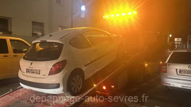 Dépannage auto Sévres 24/24