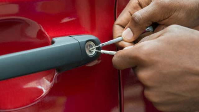Ouverture porte voiture bloquée sans clé
